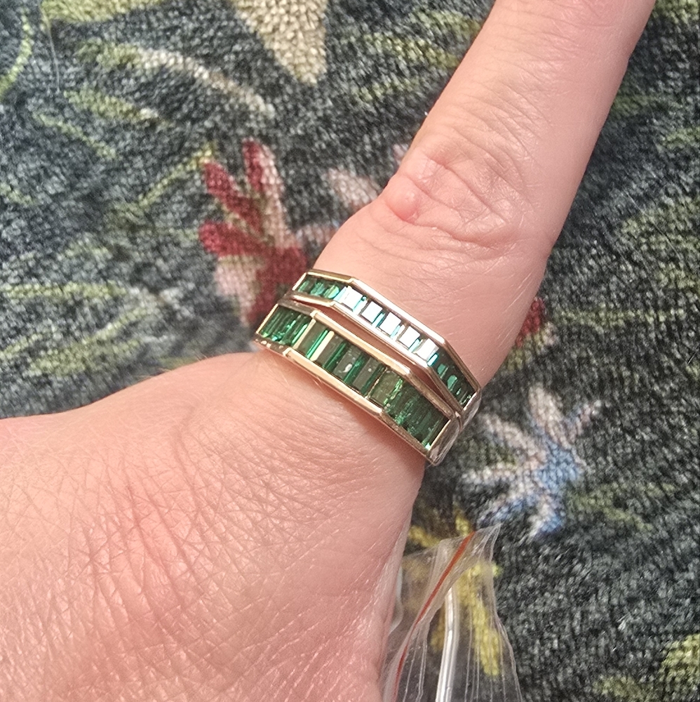 Elegant Green and Gold Women's Ring, Bomb Party Swaying In The Breeze